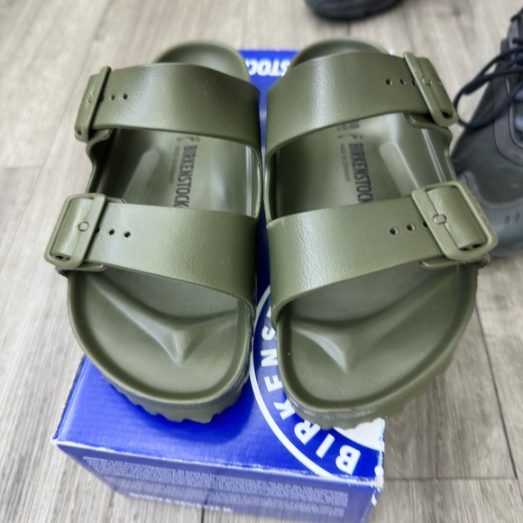 BIRKENSTOCK ARIZONA ESSENTIALS EVA. COLOR KHAKI. BRAND NEW WITH BOX - Picture 3 of 5